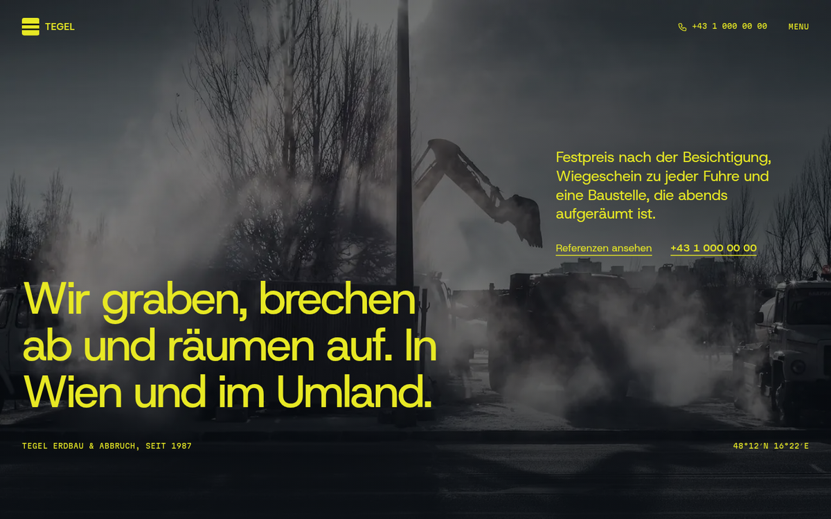 Beispiel-Design einer Website für einen Erdbau- und Abbruchbetrieb: dunkles Foto einer staubigen Baustelle mit Bagger, darüber in Gelb die Überschrift „Wir graben, brechen ab und räumen auf. In Wien und im Umland.“, oben die Wortmarke „TEGEL“, Telefonnummer und „Menü“
