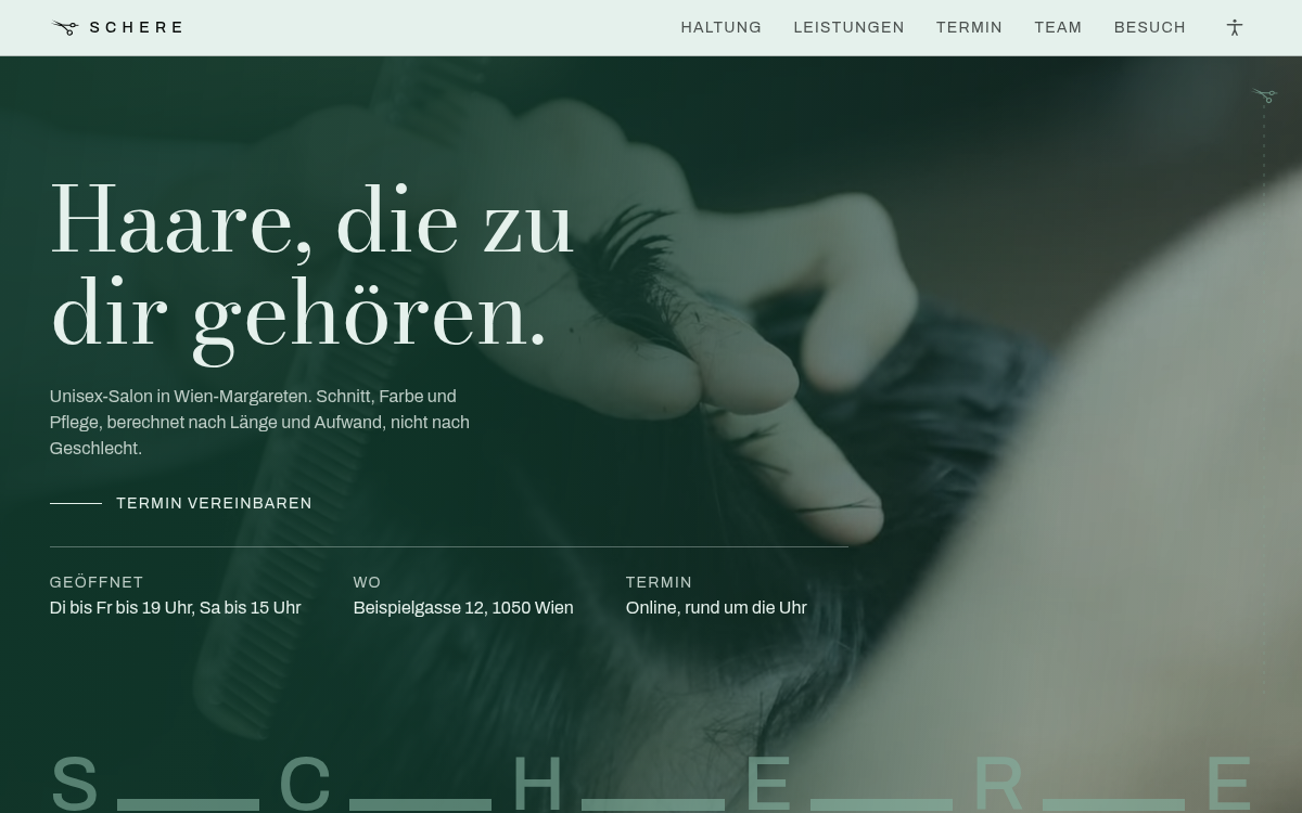 Beispiel-Design einer Website für einen Friseursalon: über einer grün getönten Nahaufnahme vom Haarschnitt steht die Überschrift „Haare, die zu dir gehören“
